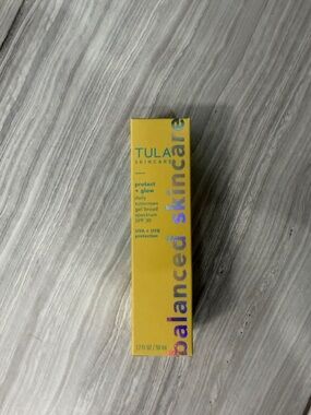 Tula Protect + Glow Daily Sunscreen Gel SPF 30 - Yellow